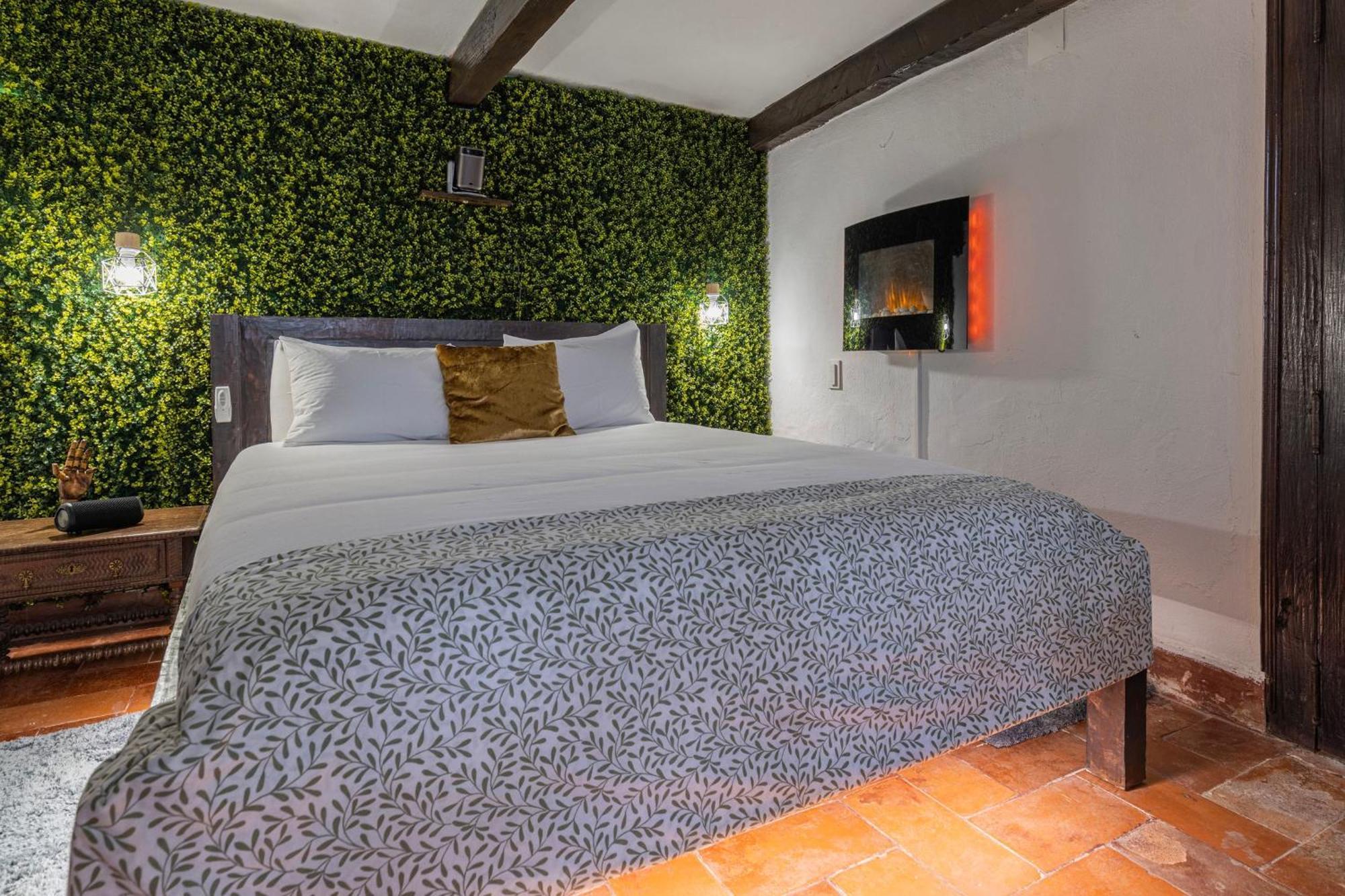 Sintra Wow - Unique Double Smart Room In 17Th Century Palace! Hot Tub, Snooker, Bbq, Ps5, Sauna, Gym Экстерьер фото