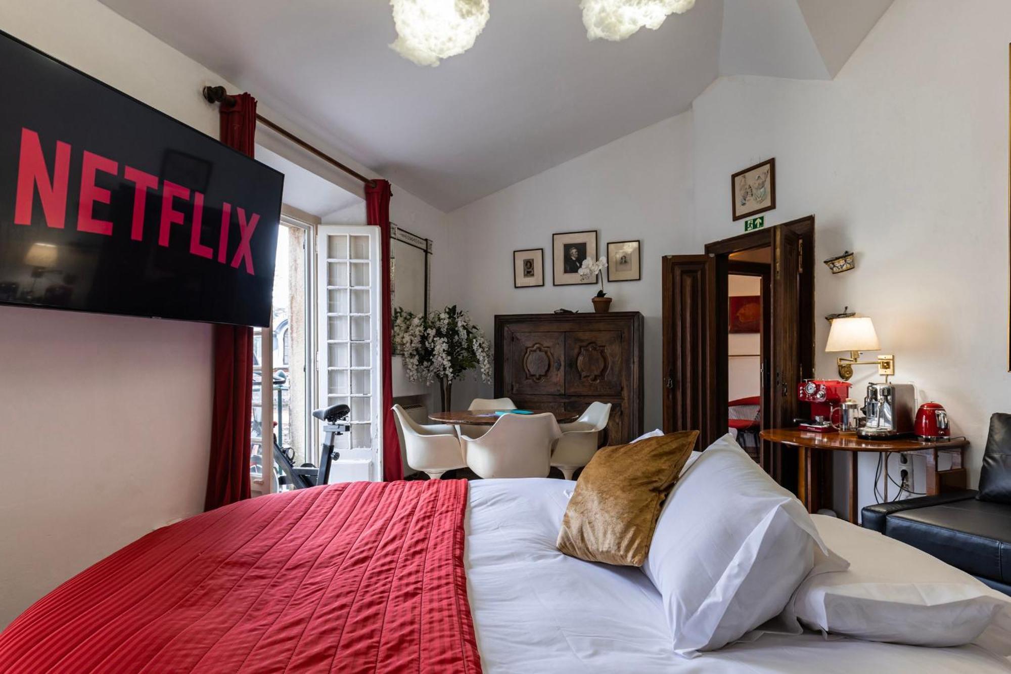 Sintra Wow - Unique Double Smart Room In 17Th Century Palace! Hot Tub, Snooker, Bbq, Ps5, Sauna, Gym Экстерьер фото